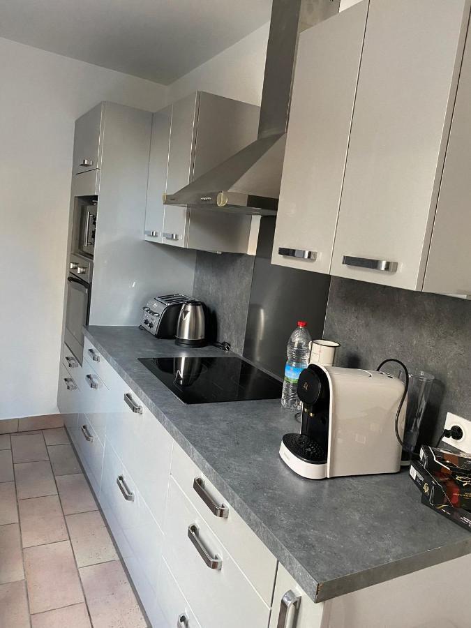 Grand F4 De 71M2 Pour 6 Personnes En Plein Centre Ville Arpajon Exterior foto